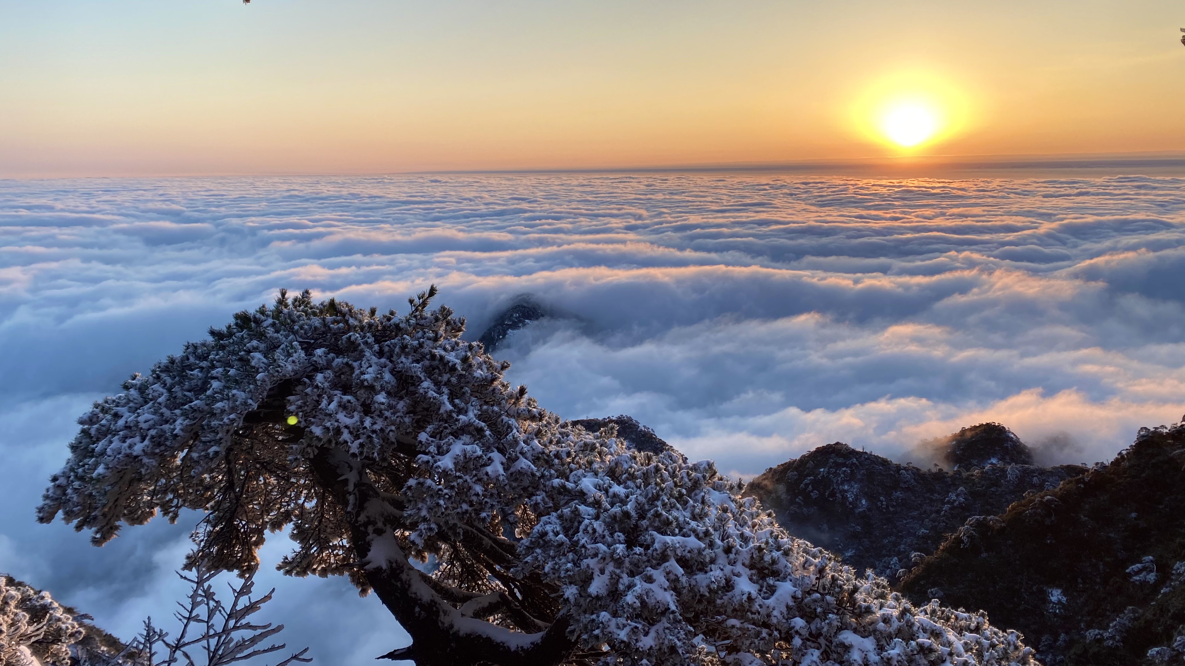 云海雪景日出