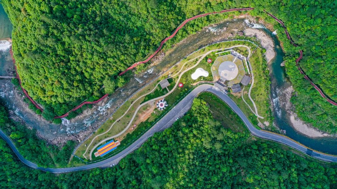 三清山下神仙谷，踏青团建研学热