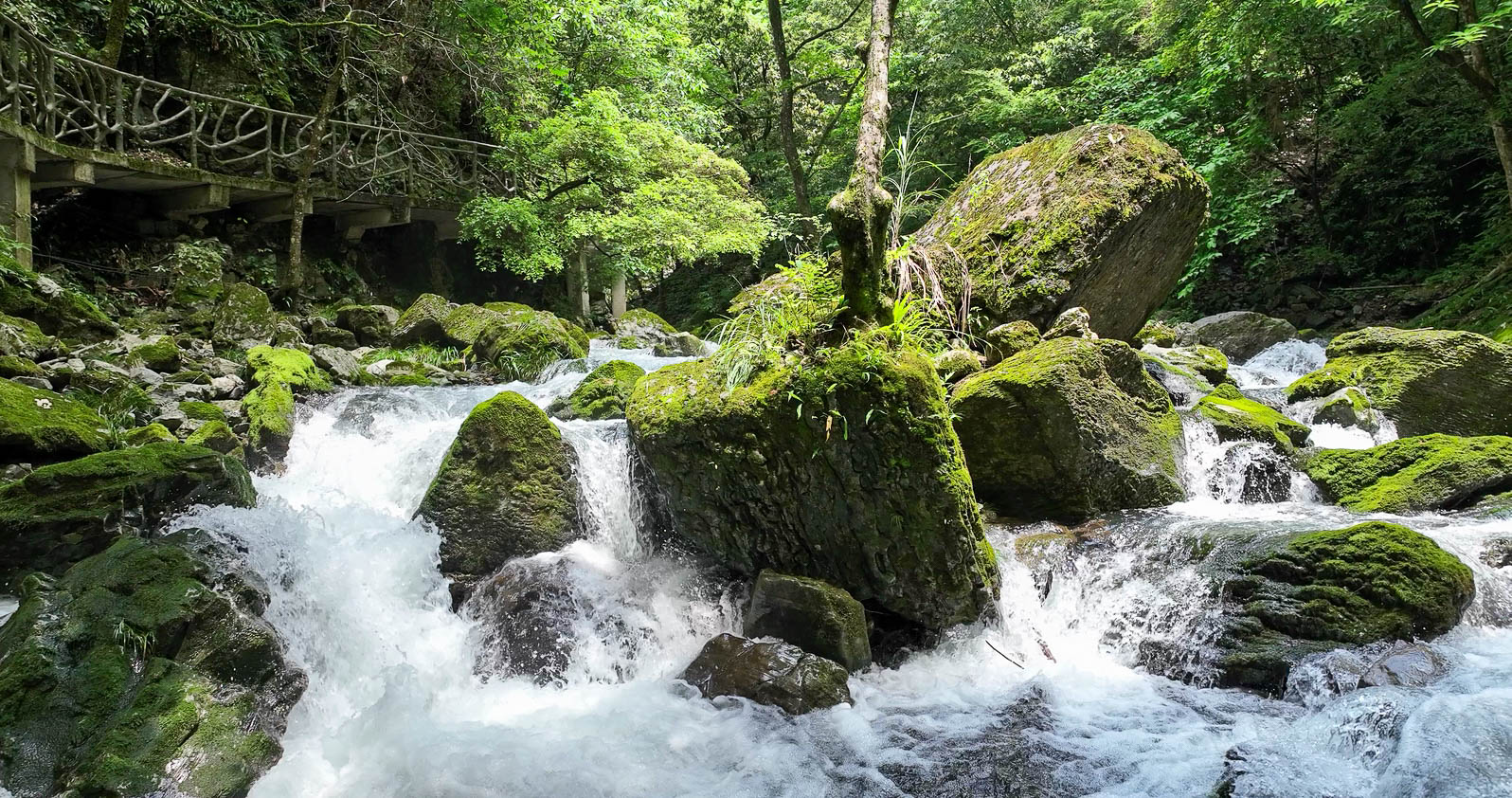 玉帘瀑布景区